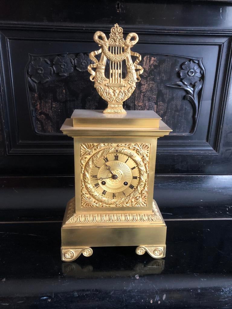 Antieke vergulde empire pendule, Ophalen of Verzenden