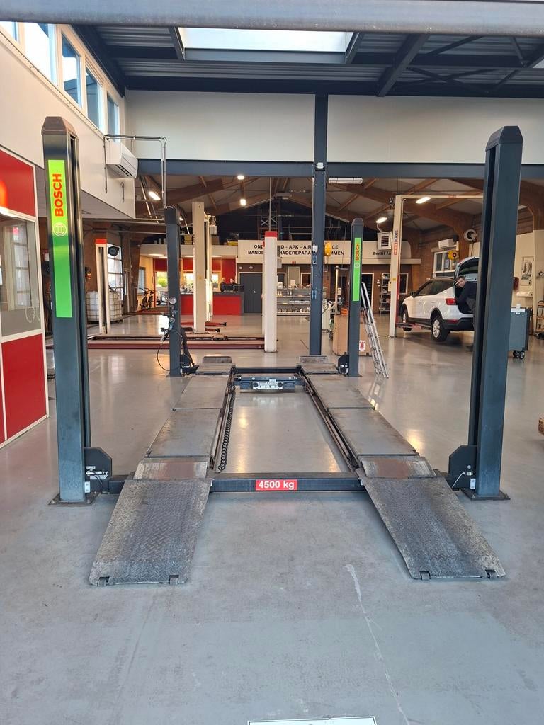 Hefbrug 4 koloms Bosch 4500 kg uitlijn apk hefbrug, Ophalen