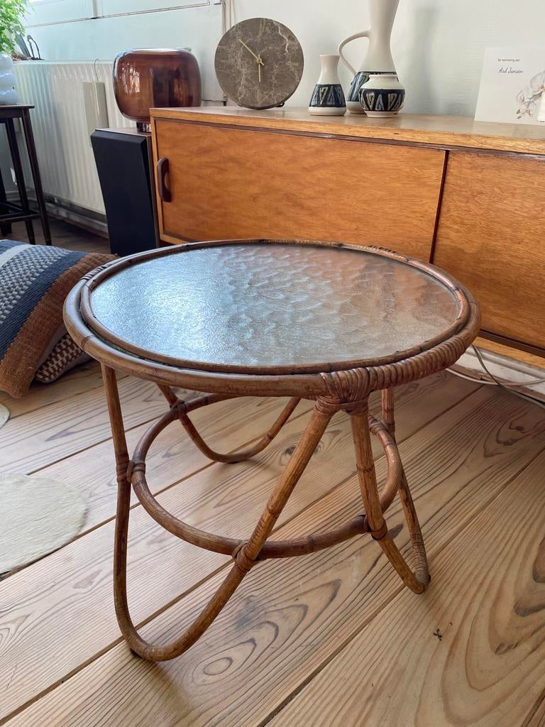 Origineel intact rotan tafeltje, Huis en Inrichting, Tafels | Bijzettafels, Minder dan 55 cm, Rond, Ophalen, 45 tot 60 cm