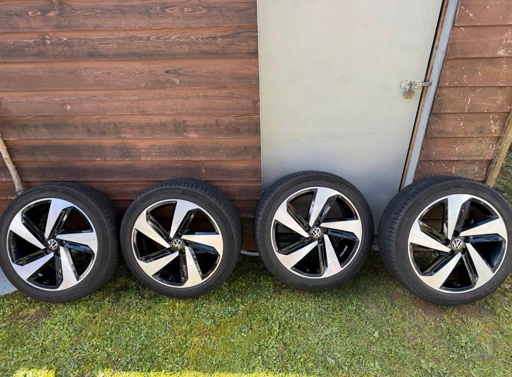 Originele Polo GTI velgen 215 40 17inch Milton Keyness 5x100, Auto-onderdelen, Banden en Velgen, Velg(en), Total car expert, Ophalen of Verzenden
