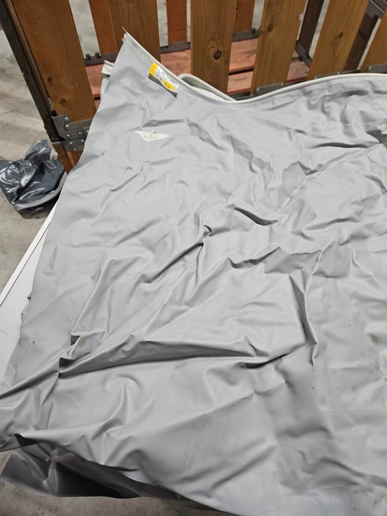 Gebruikte Reda tochtstrip voor caravan (4.40m x 0.70m), Ophalen of Verzenden