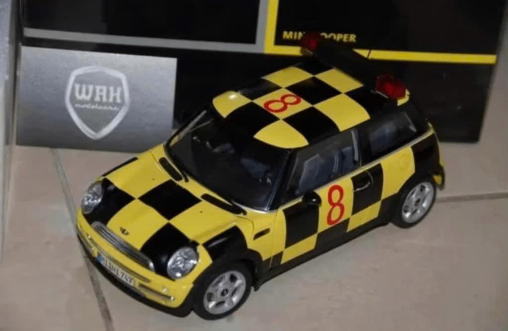 1:18 MINI COOPER Follow Me Kyosho diecast in box WRH, Hobby en Vrije tijd, Modelauto's | 1:18, Verzenden, Zo goed als nieuw, Auto