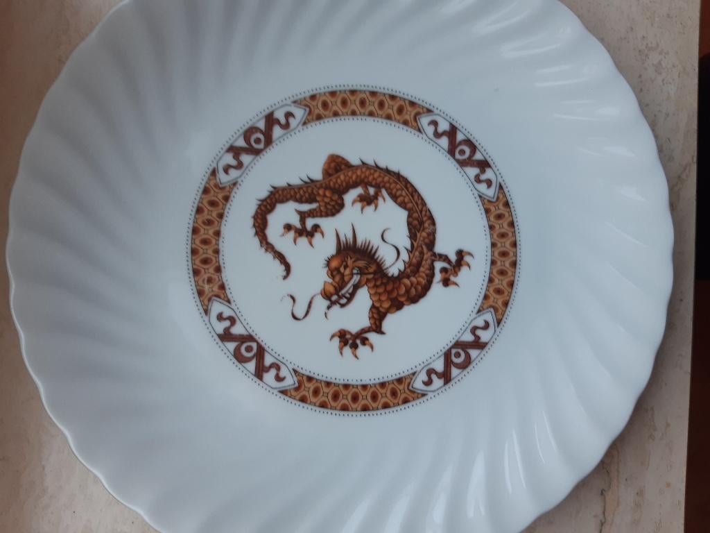 porseleinen borden met chinese draak afbeelding, Ophalen, Zo goed als nieuw, Bord(en), Overige stijlen