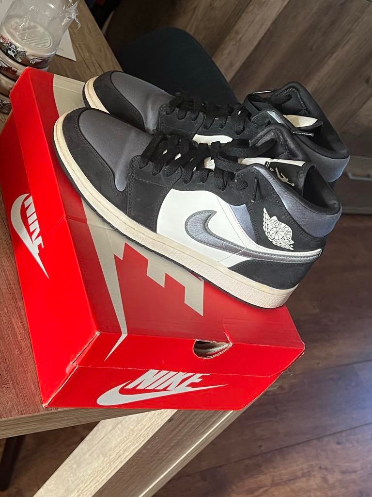 Jordan 1 Mid 'Smoke Grey' sneakers, Ophalen of Verzenden, Gedragen, Zwart, Sneakers of Gympen