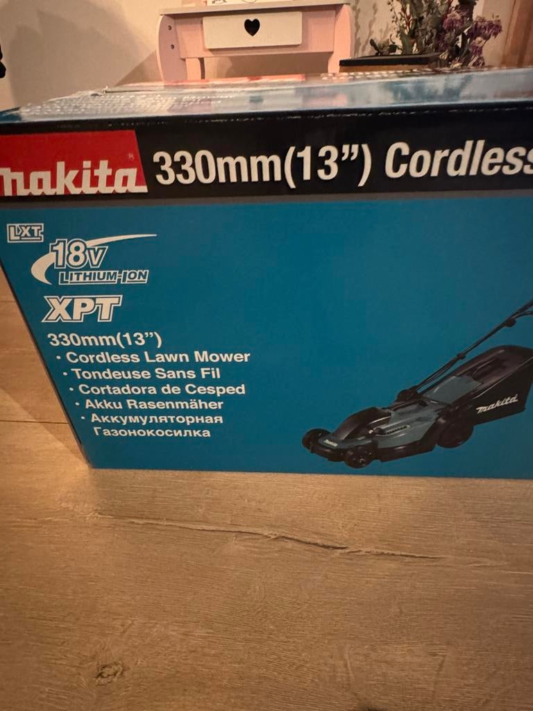 Nieuw makita grasmaaier DLM 330Z 18V op accu 95€, Ophalen, Nieuw