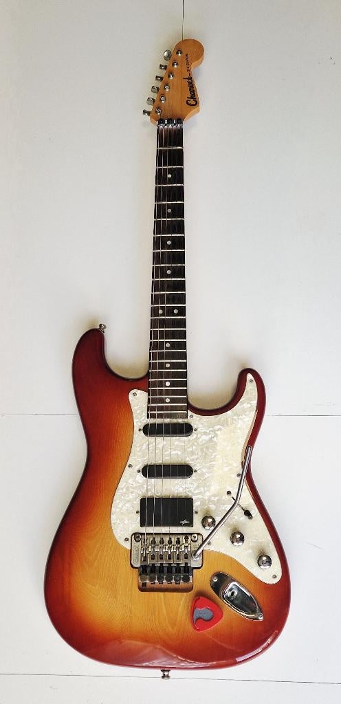 Charvel STX Custom sunburst 1992, Muziek en Instrumenten, Snaarinstrumenten | Gitaren | Elektrisch, Ophalen of Verzenden, Zo goed als nieuw