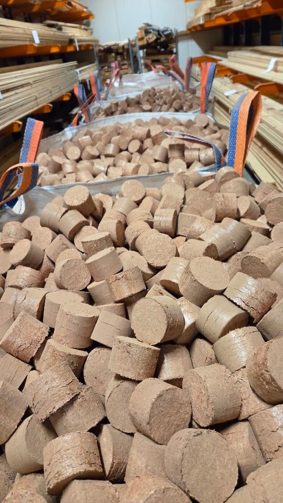 Kachelhout Hard geperste Houtbriketten per Bigbag – OP = OP!, Minder dan 3 m³, Ophalen