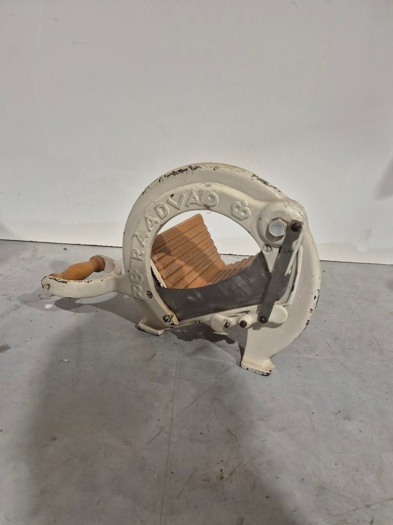 Raadvad vintage deense gietijzeren broodsnijder, Ophalen of Verzenden