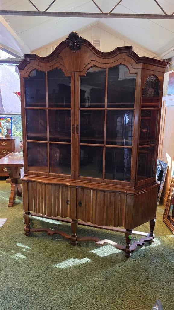 Cuba mahonie 19e eeuws kruispoot vitrine kabinet, Ophalen