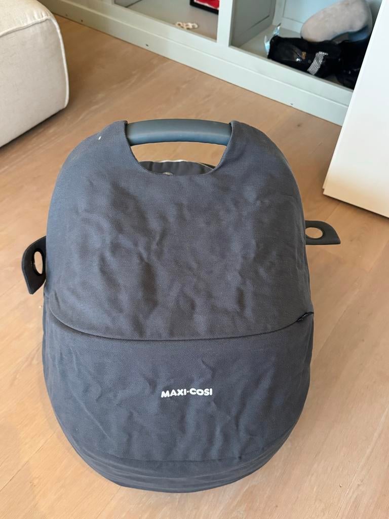 Te huur: Maxi cosi jade inclsuief Isofix, Kinderen en Baby's, Autostoeltjes, Ophalen, Zo goed als nieuw, Isofix, 0 t/m 13 kg