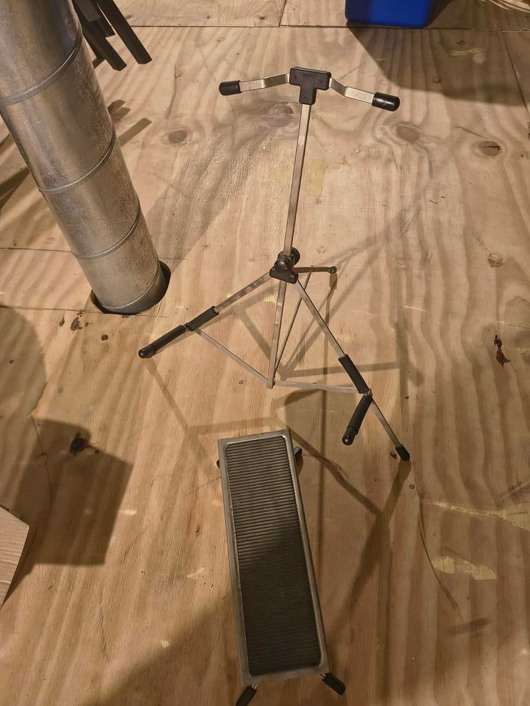 Gitaarstatief en Voetenbank - Ideaal voor Gitaristen, Muziek en Instrumenten, Standaards, Ophalen of Verzenden, Gebruikt, Instrumentstandaard