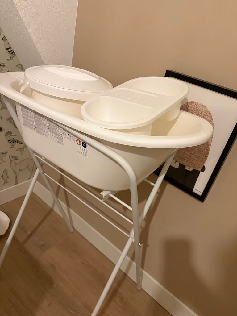Bébé-jou badje met standaard en tummy tub, Ophalen of Verzenden, Zo goed als nieuw, Badje, Bébé-jou
