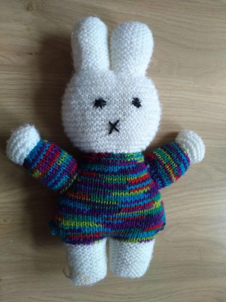 Leuke grote knuffel Nijntje in WOL | ~33 cm ( Zelf gebreid ), Kinderen en Baby's, Speelgoed | Knuffels en Pluche, Ophalen, Gebruikt