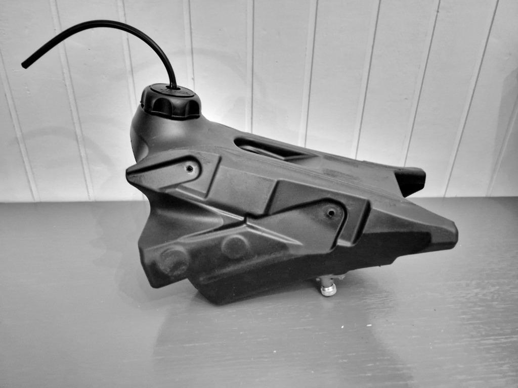 * HUSQVARNA TC50 COMPLETE BENZINE TANK 2017-2023 GEBRUIKT *, Ophalen of Verzenden, Gebruikt