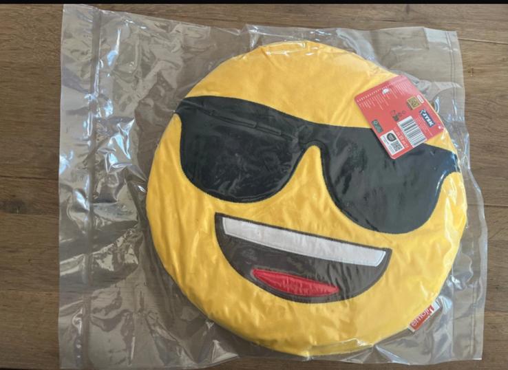Emoji kussen Jysk. 35 cm. Nieuw in cerpakking., Ophalen of Verzenden, Nieuw, Vierkant