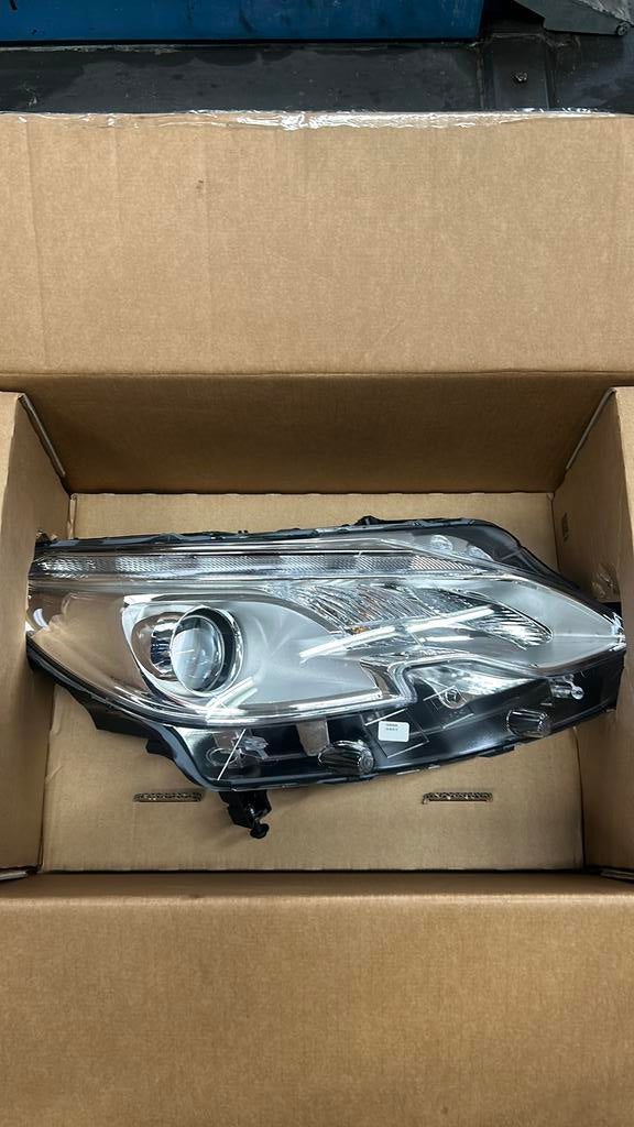 Peugeot 2008 koplamp rechts voor nieuw in doos, Auto-onderdelen, Ophalen of Verzenden, Nieuw, Peugeot