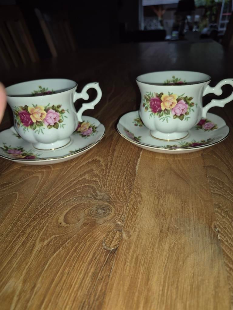 Royal Canterbury set 2 kopjes, Ophalen of Verzenden, Porselein, Overige stijlen, Kop(pen) en/of Schotel(s)