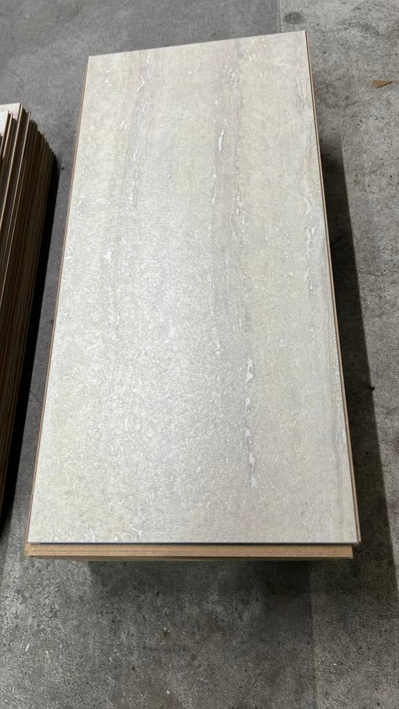 Tegellaminaat marmerlook watervast, Zo goed als nieuw, Minder dan 10 m², Laminaat, Ophalen