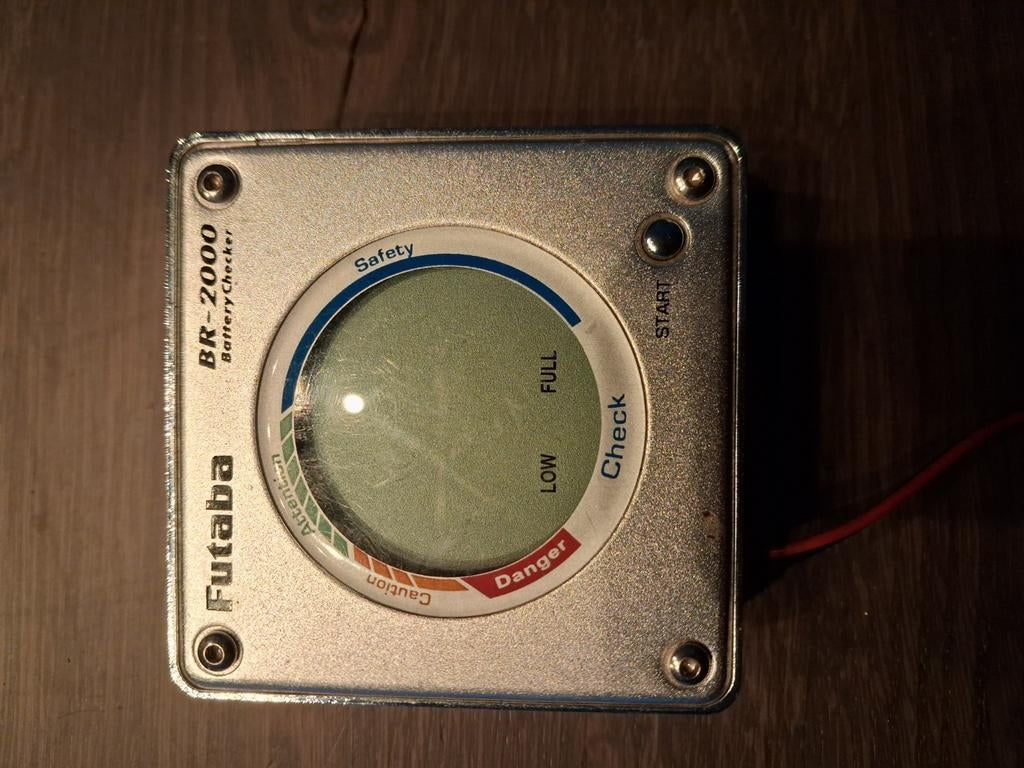 GEZOCHT.  Futaba BR-2000 battery Checker, Ophalen of Verzenden, Zo goed als nieuw, 1:72 tot 1:144, Overige merken