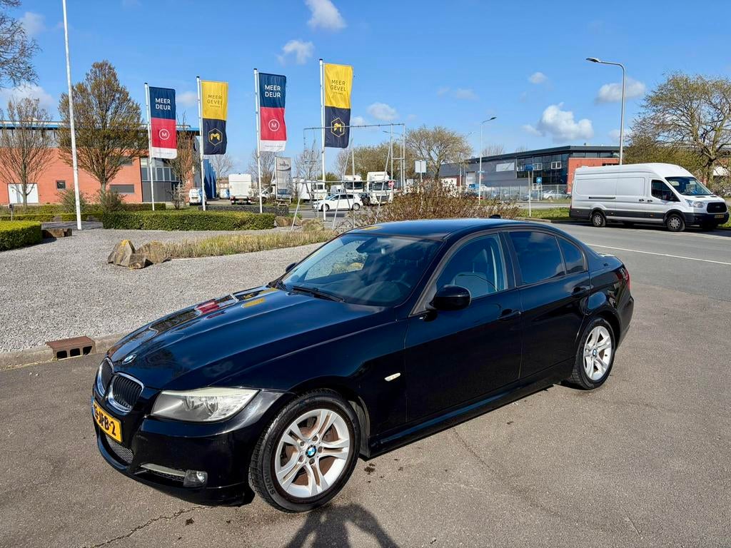 BMW 318i E90 FACELIFT AUTOMAAT/LEDER/NAVI/CLIMATE/NAP/2009, Bedrijf, Te koop