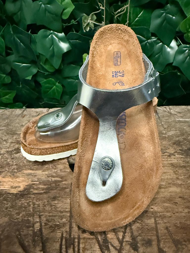 gewoon Nieuwe mooie slippers van Birkenstock maat 37, Slippers, Nieuw, Ophalen of Verzenden, Birkenstock