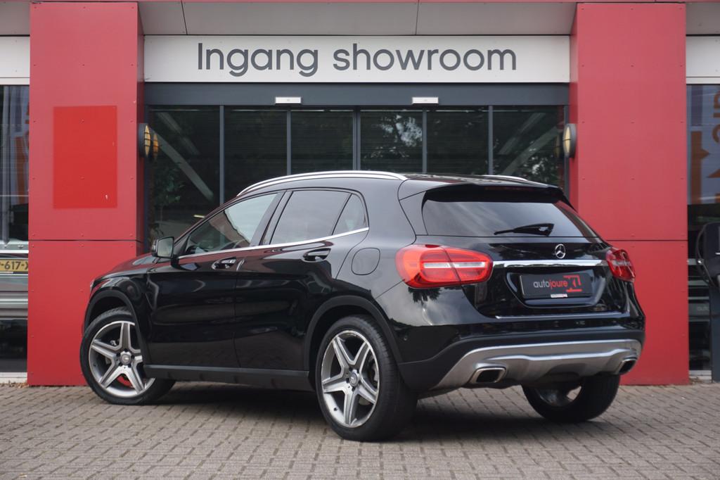 Mercedes-Benz GLA 200 Ambition | Rijklaar! | Airco | Navigat, Voorwielaandrijving, Gebruikt, Leder en Stof, Zwart