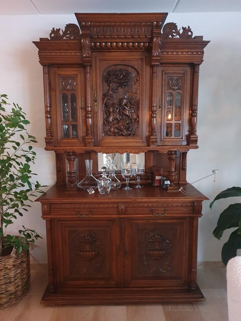 Antieke Jachtkast met Gedetailleerd Houtsnijwerk, Ophalen