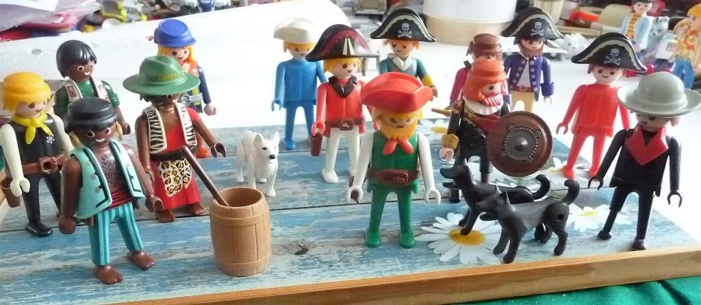 14 PLAYMOBIL POPPETJE WOLF EN 3 HONDEN EN PIRATEN, Verzenden, Zo goed als nieuw, Los playmobil