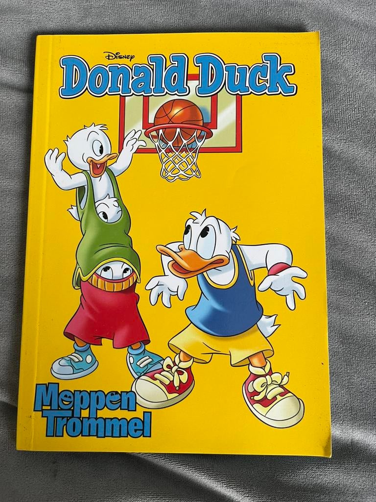 Donald Duck moppentrommel geel 2021 moppenboek Kinderboek, Boeken, Ophalen of Verzenden, Zo goed als nieuw, Fictie algemeen