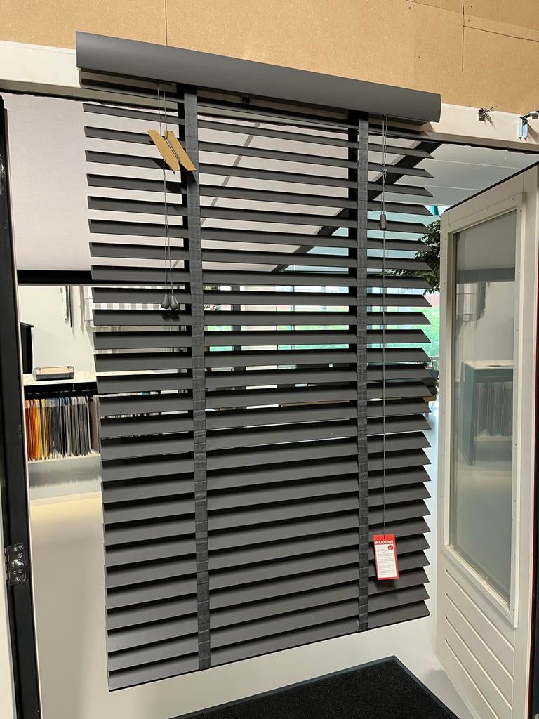 Houten jaloezieën - Grijs of Wit - Diverse maten beschikbaar, 100 tot 150 cm, Nieuw, Ophalen of Verzenden, Grijs