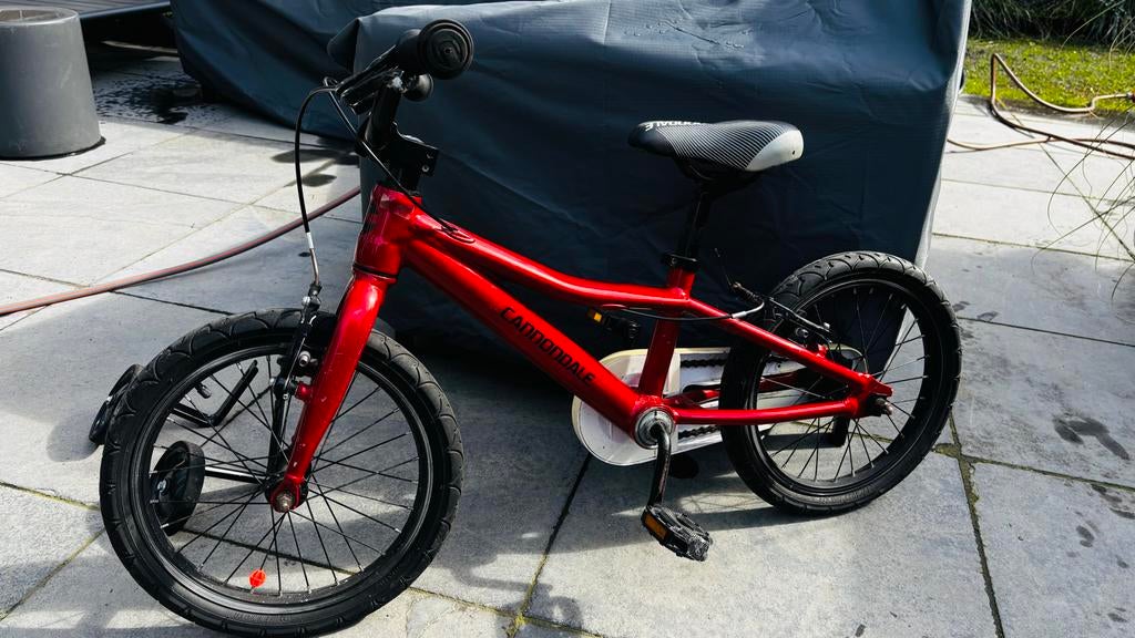 Rode Cannondale kinderfiets met zijwieltjes, Ophalen, Gebruikt, 16 tot 20 inch, Zijwieltjes