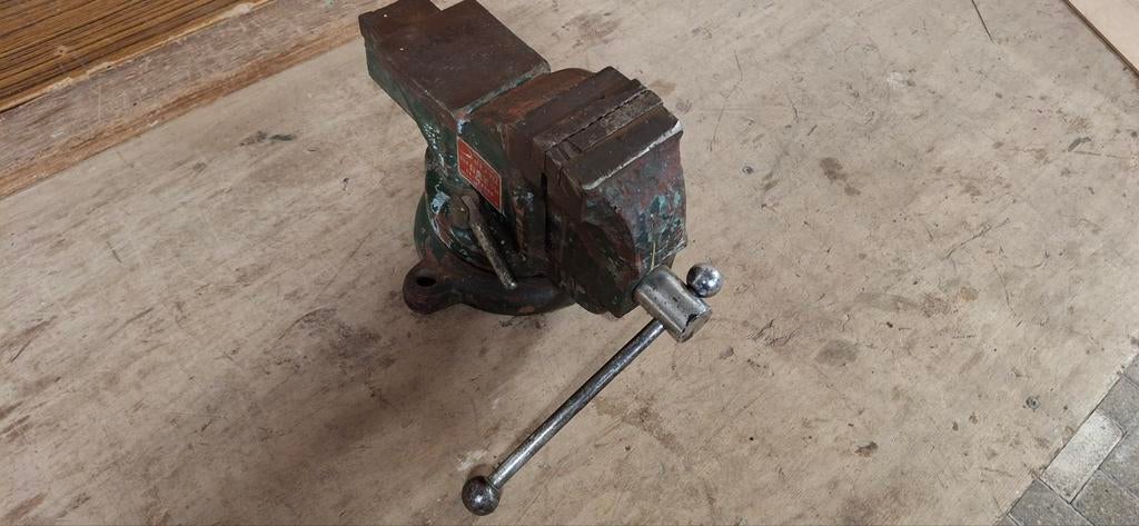 Degelijke draaibare bankschroef 80mm bekbreedte, Doe-het-zelf en Verbouw, Gereedschap | Handgereedschap, Gebruikt, Ophalen of Verzenden