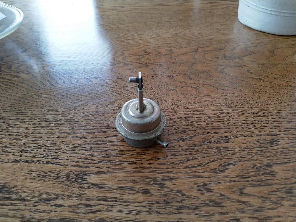 Vacuum afsluiter brandstofpomp Mercedes diesel, Ophalen of Verzenden, Gebruikt