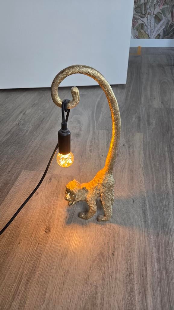 Apen lampje, Ophalen