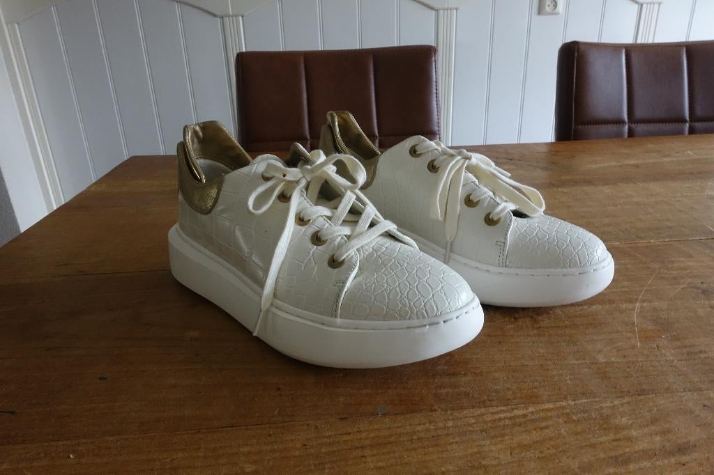 Guess witte gymp schoen maat 40, Kleding | Dames, Schoenen, Guess, Wit, Ophalen of Verzenden, Sneakers of Gympen