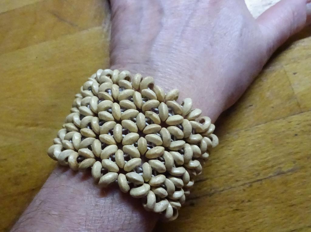 5 cm Brede blank houten kraaltjes armband, Verzenden, Beige, Zo goed als nieuw, Elastiek