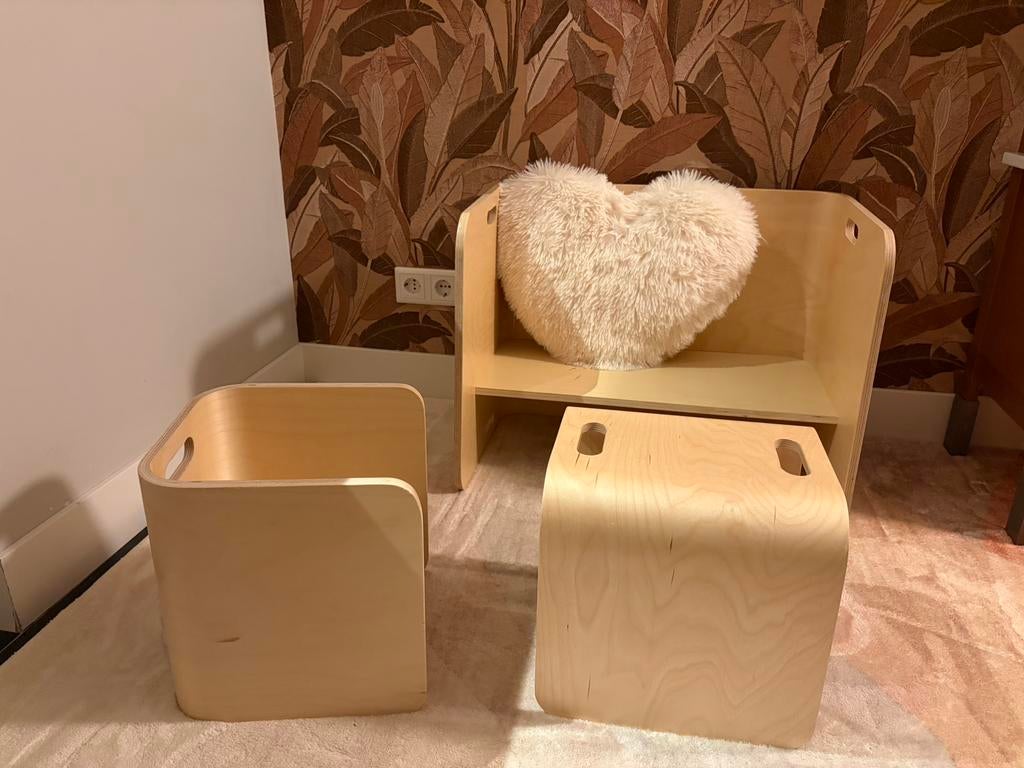 Petite amelie Ellipse Montessori tafel en stoelen, Ophalen, Zo goed als nieuw, Tafel(s) en Stoel(en)