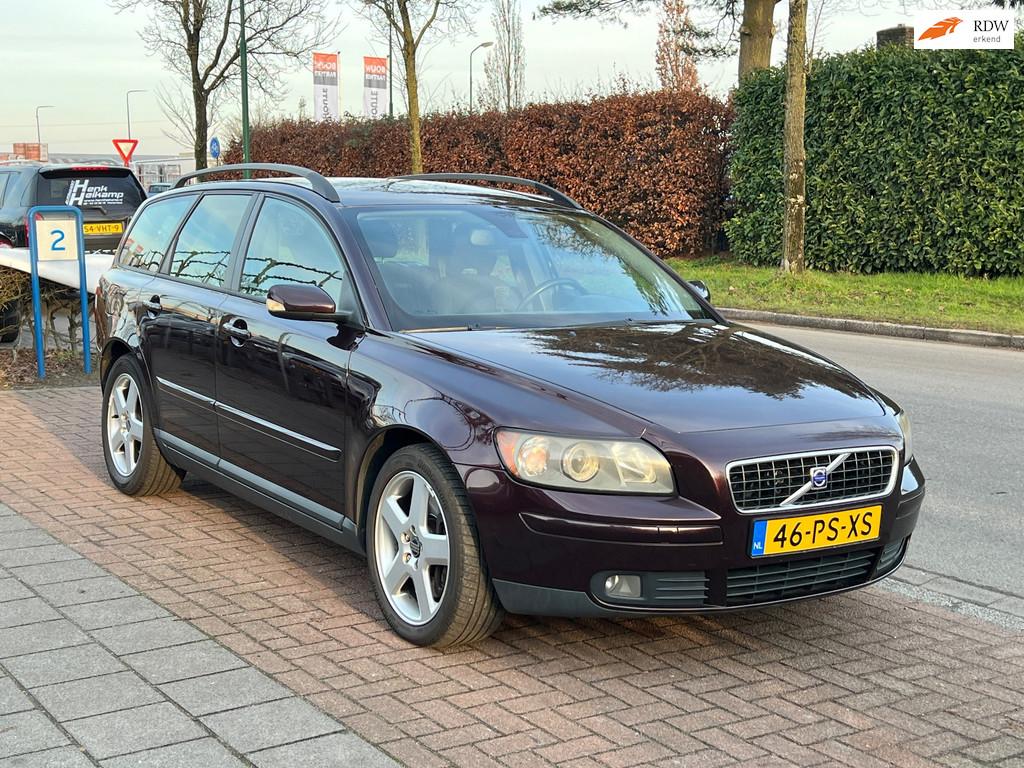 Volvo V50 2.5 T5 Momentum 5-cilinder * Zweedse Kwaliteit *, Voorwielaandrijving, Gebruikt, Overige kleuren, 700 kg