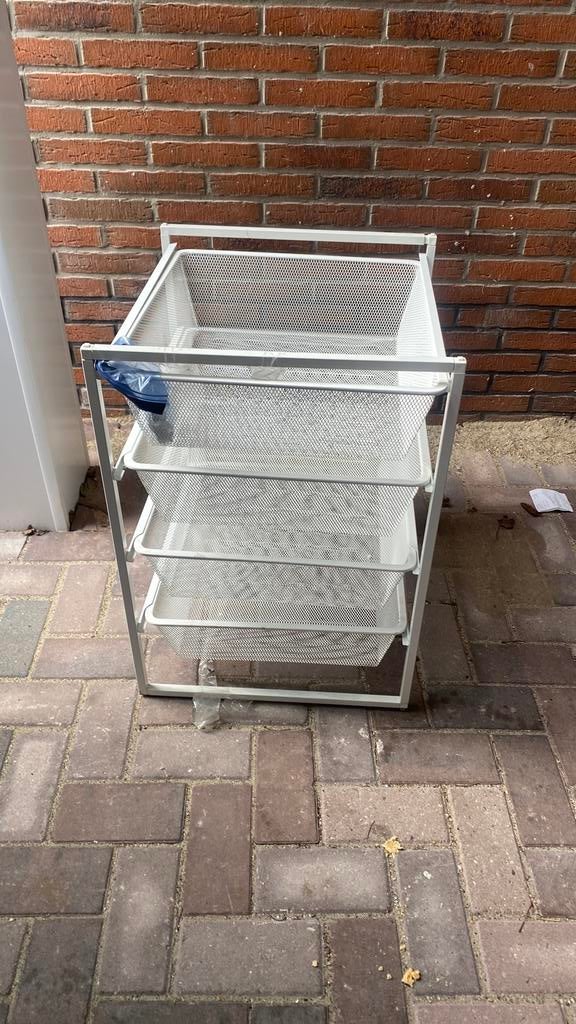 Ikea kastje laden metaal, Ophalen, Zo goed als nieuw