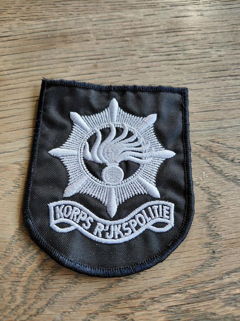 Korps Rijkspolitie embleem., Verzamelen, Ophalen of Verzenden, Landmacht, Nederland, Embleem of Badge