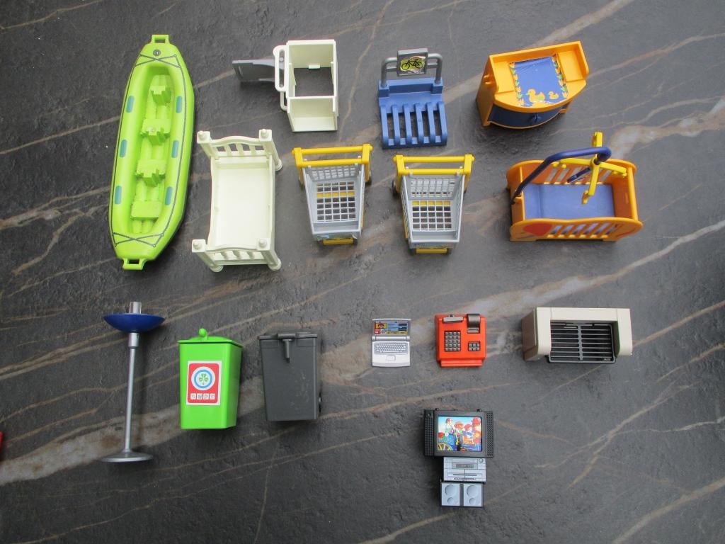 Playmobil onderdelen bed, commode, fietsenrek, Kinderen en Baby's, Speelgoed | Playmobil, Zo goed als nieuw, Los playmobil, Ophalen of Verzenden