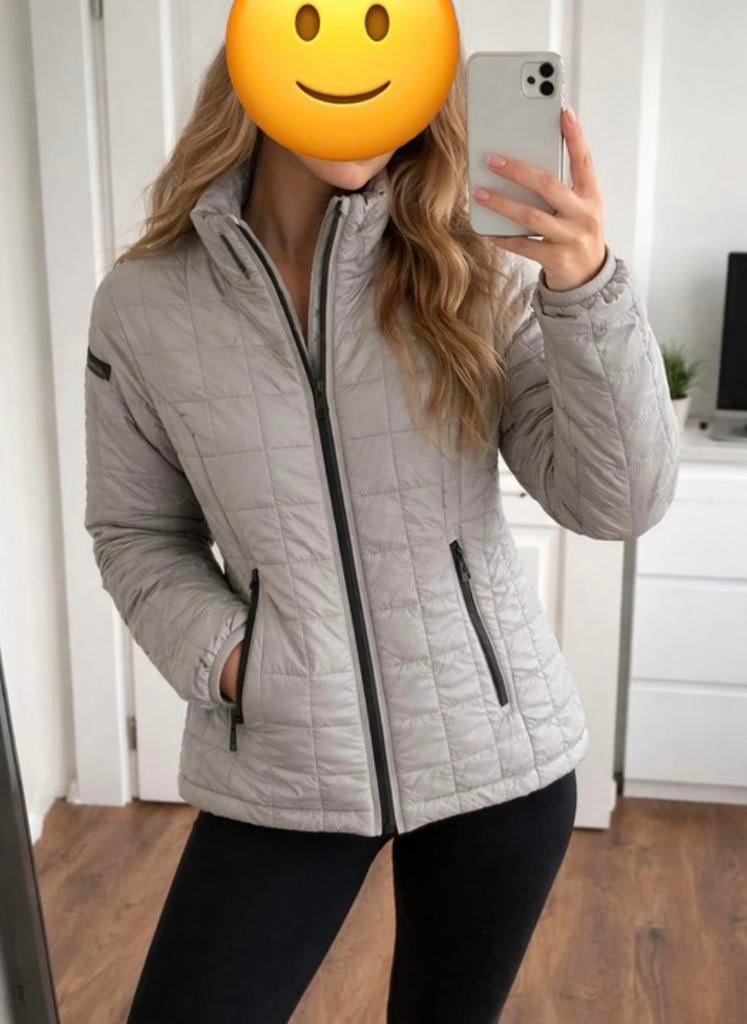 Mooie jas lichtgewicht  Quechua tussen jasje maat M, Ophalen of Verzenden, Zo goed als nieuw, Maat 38/40 (M), Grijs