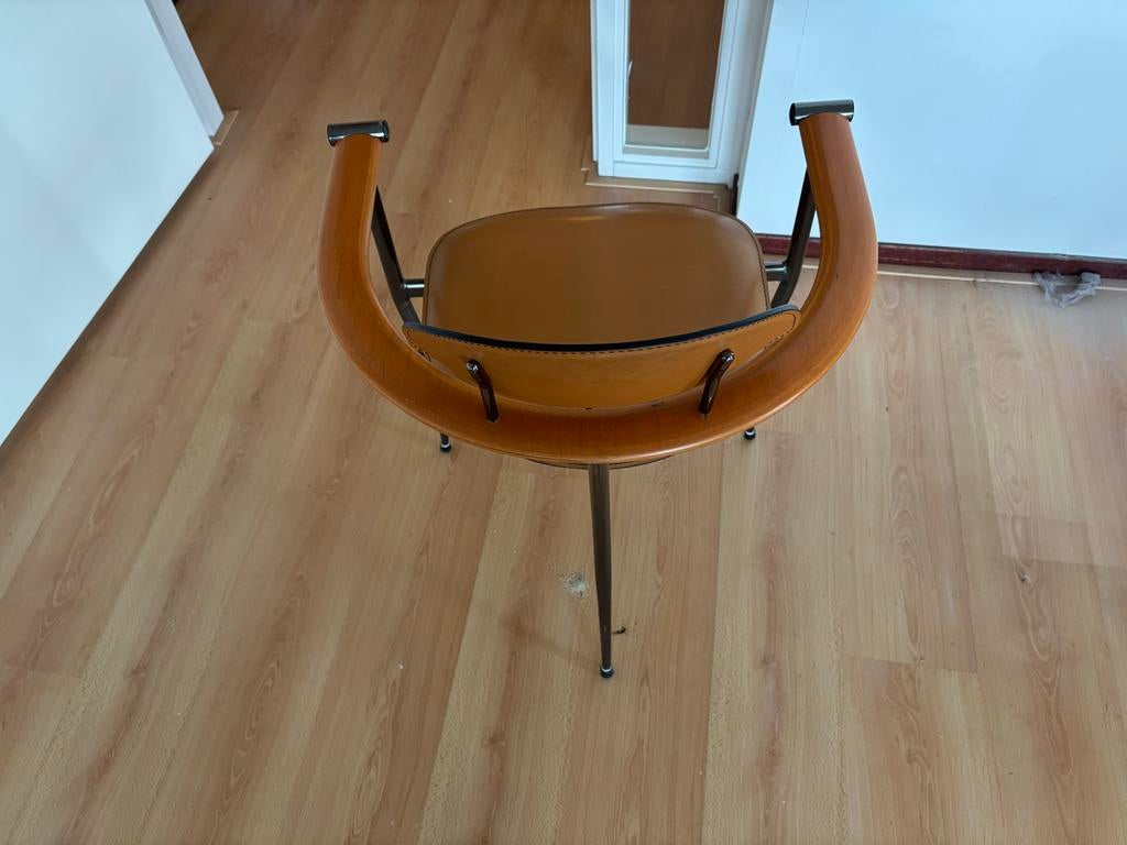 Set van 4 stoelen met bruine zitting en houten armleuningen, Huis en Inrichting, Stoelen, Ophalen, Gebruikt, Bruin, Vier