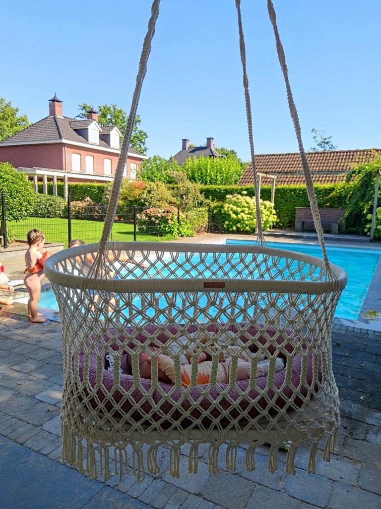 Schattig macramé hangwiegje met matras van 'Rock that label', Kinderen en Baby's, Babywiegjes en Ledikanten, Ophalen, Zo goed als nieuw