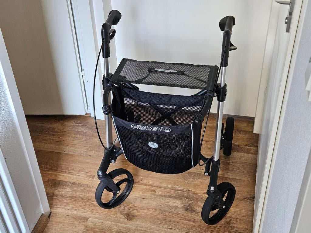 Gemino 30 Handicare lichtgewicht rollator Z.G.A.N, Ophalen, Lichtgewicht, Zo goed als nieuw