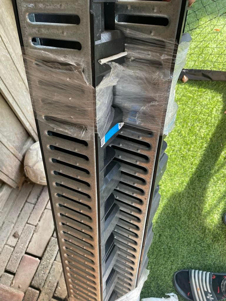 3 afvoergoten met gegalvaniseerde roosters, Tuin en Terras, Ophalen of Verzenden, Nieuw