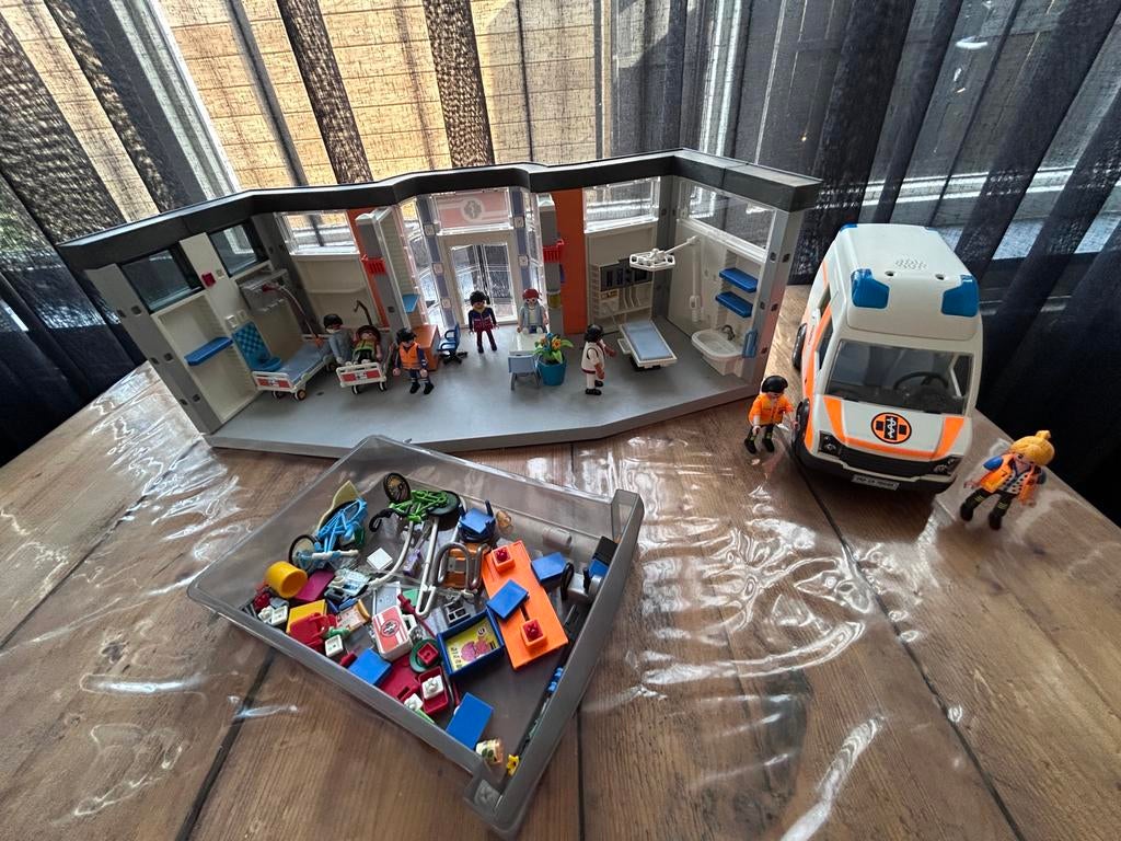 Playmobil Ziekenhuis met Ambulance en Extra's, Ophalen of Verzenden, Gebruikt, Complete set