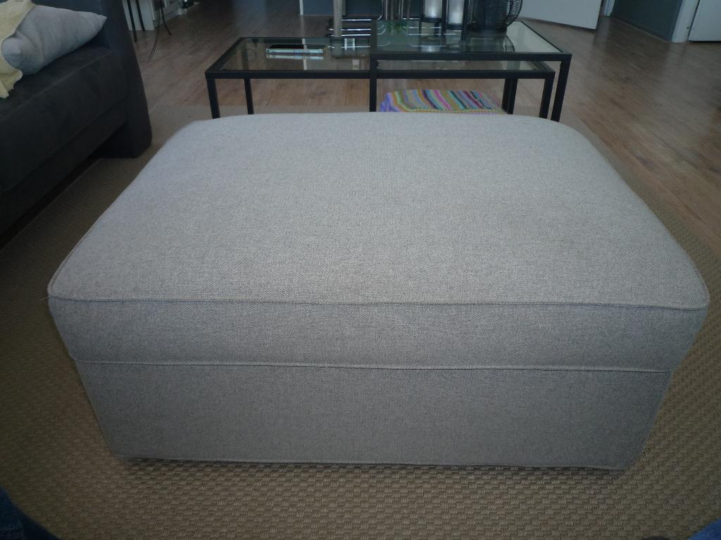 Te Koop Hocker Kivik ikea, Huis en Inrichting, Banken | Voetenbanken en Poefen, Zo goed als nieuw, 75 tot 100 cm, 75 tot 100 cm