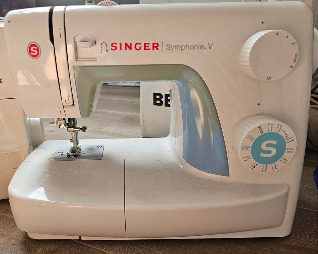 Singer naaimachine en lockmachine, Ophalen, Zo goed als nieuw, Naaimachine, Singer