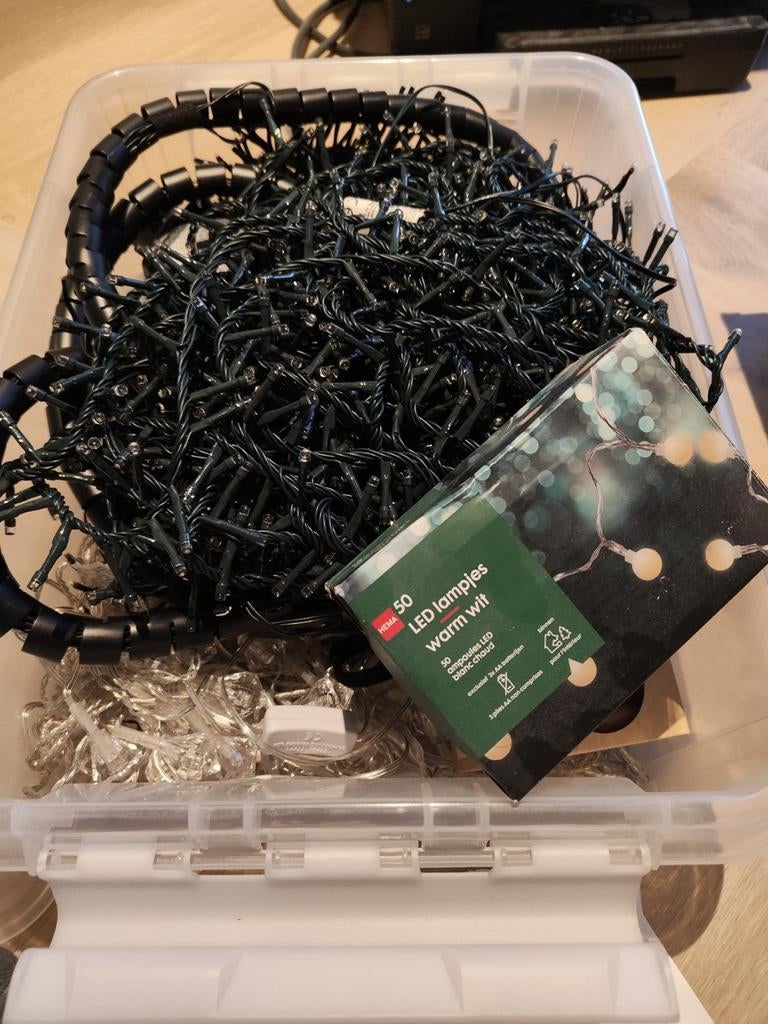 Doos kerstverlichting, Ophalen